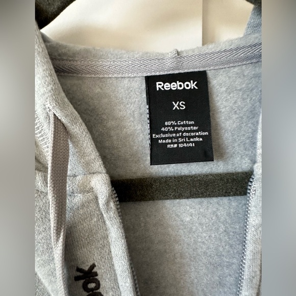 NWT Women’s Reebok Zip Up Hoodie Sweater - Light Grey - xSmall - Picture 3 of 7